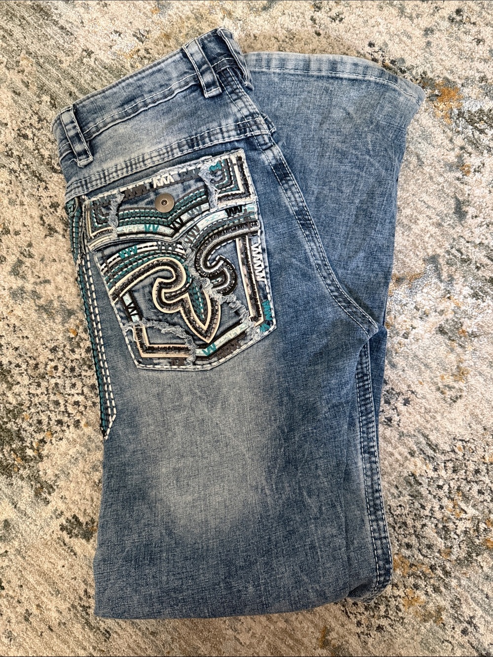Embellished Blue Women’s Jeans with Decorative Back Pocket